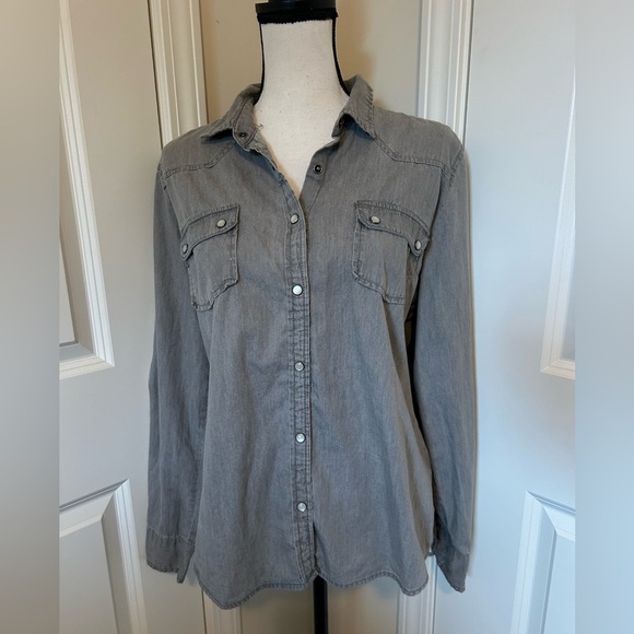 Denim&Co Tops - Western style Casual Gray Button-Up Shirt